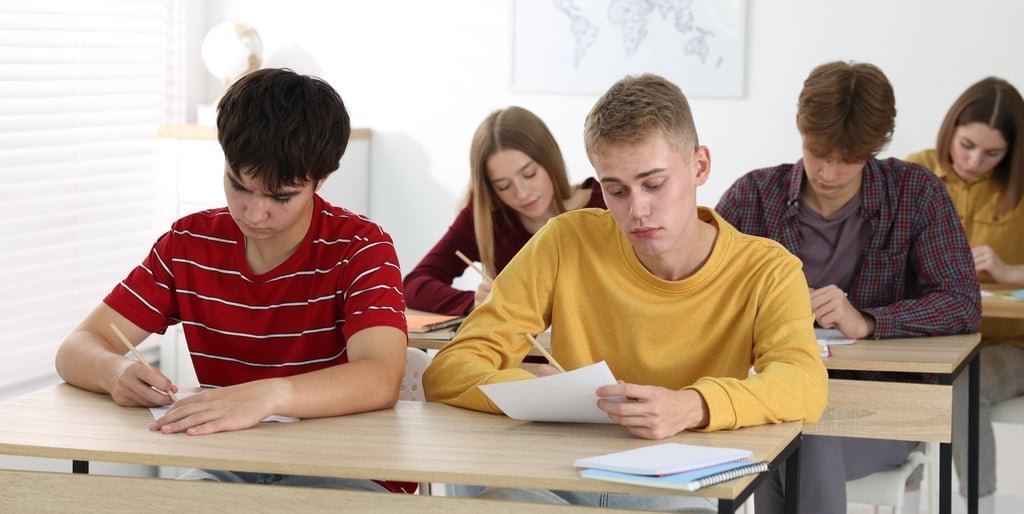 Teens English: teenage learners studying together in a classroom